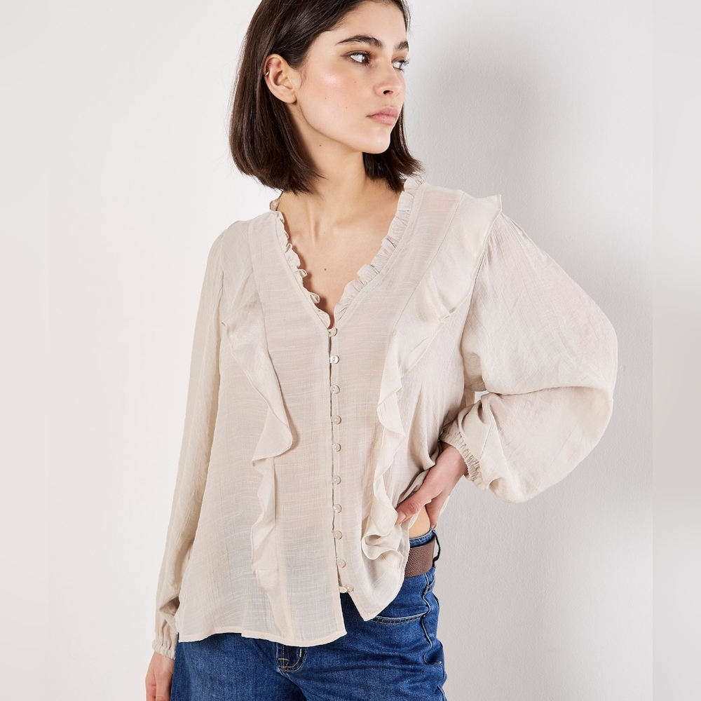 Flutter detail Lightweight Longsleeve Blouse
